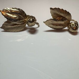 Vintage Elegant Gold Tone Leaf Earrings